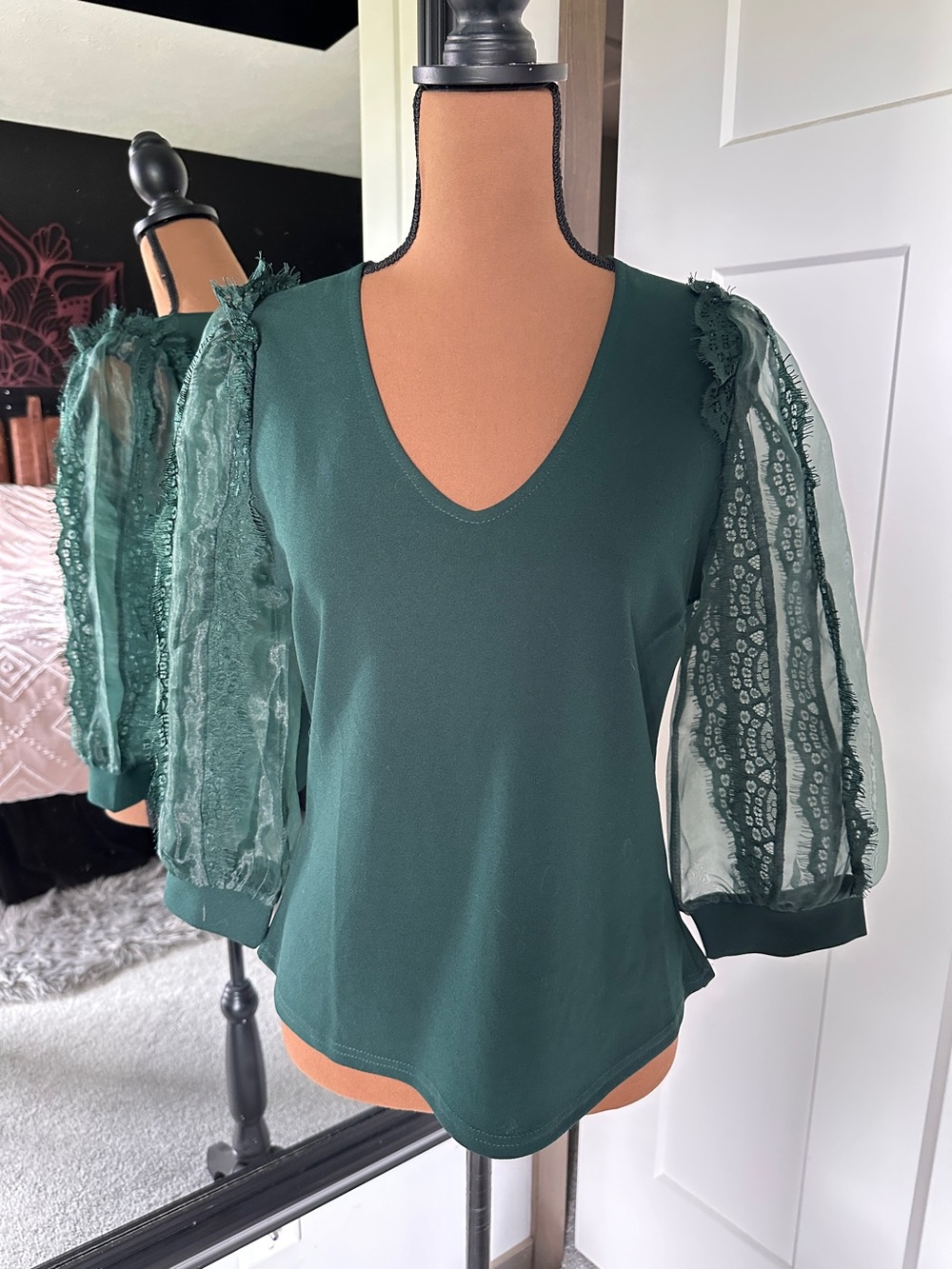 Melanie Rue Emerald Green Lace Sleeve Blouse Top Size Medium -B